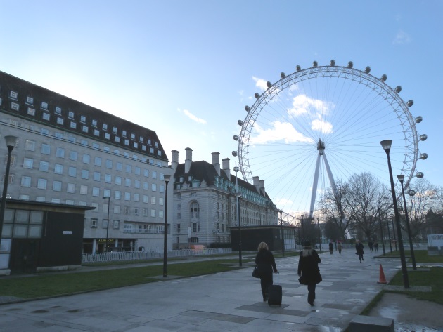 London Southbank Eye Wheel City Hall